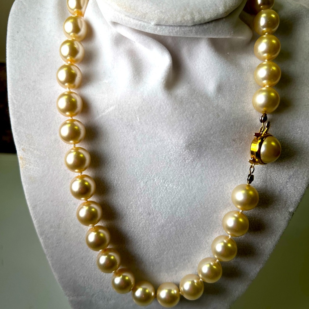 Single Strand Knotted White Pearls with Gold Tone Clasp necklace, 18”